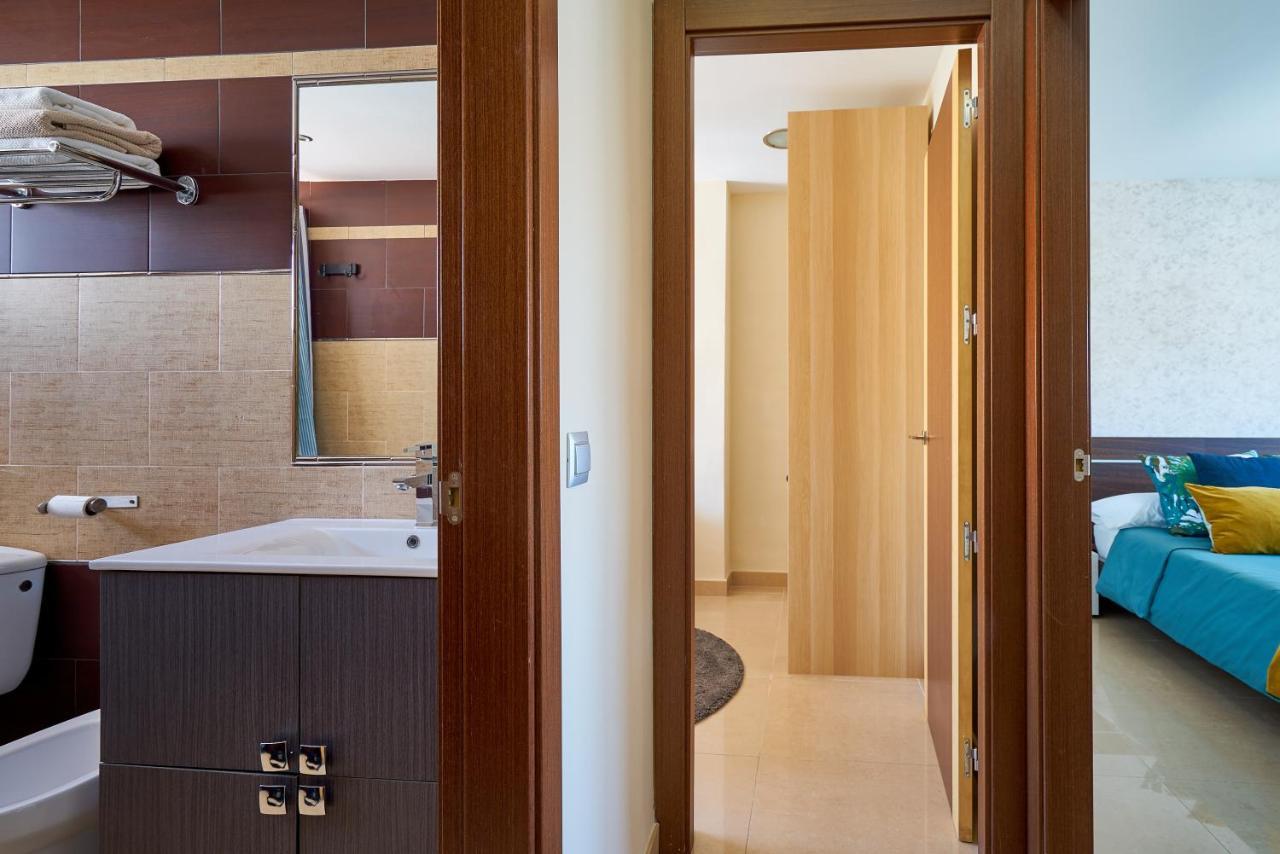 La Macarena Airport Apartment Malaga Exterior photo