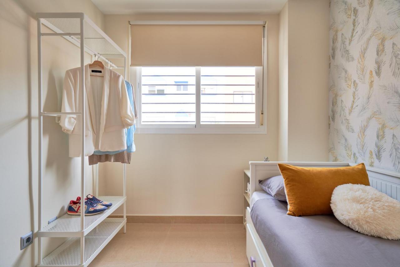 La Macarena Airport Apartment Malaga Exterior photo