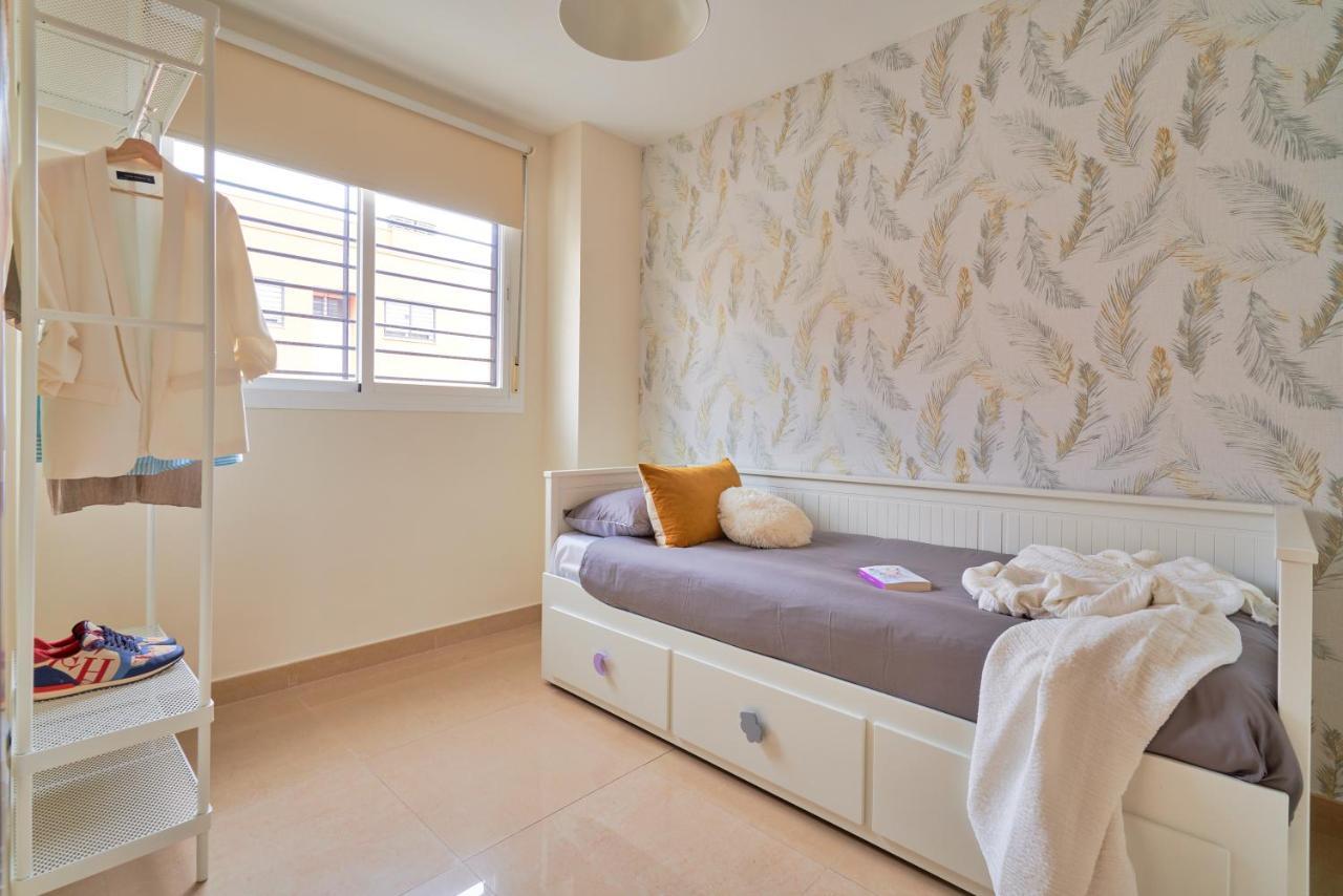La Macarena Airport Apartment Malaga Exterior photo
