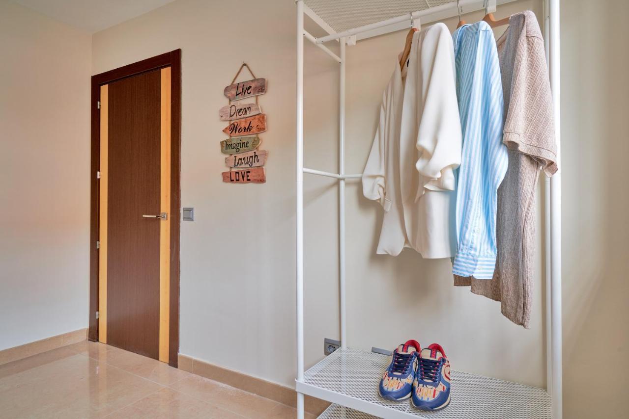 La Macarena Airport Apartment Malaga Exterior photo