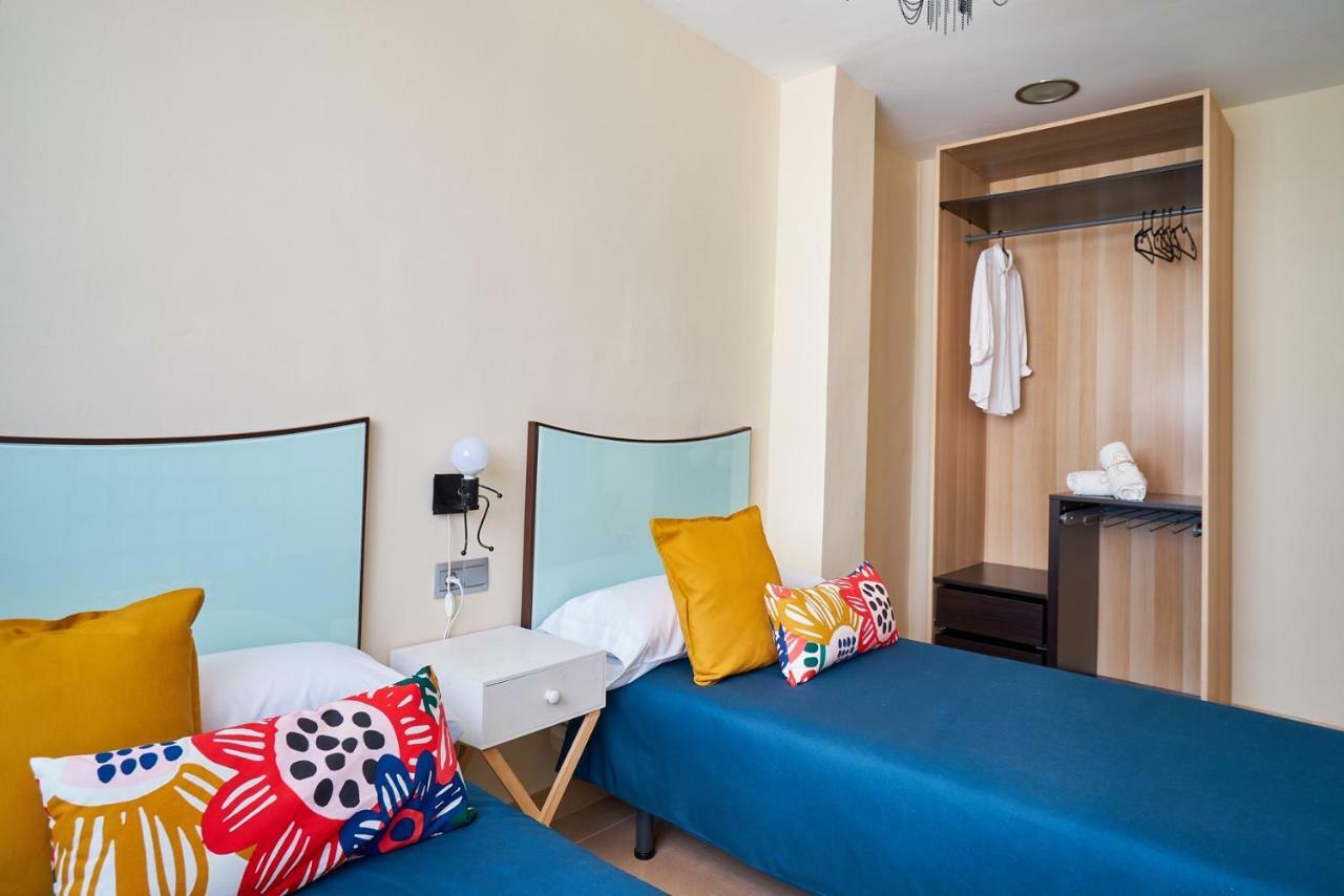 La Macarena Airport Apartment Malaga Exterior photo
