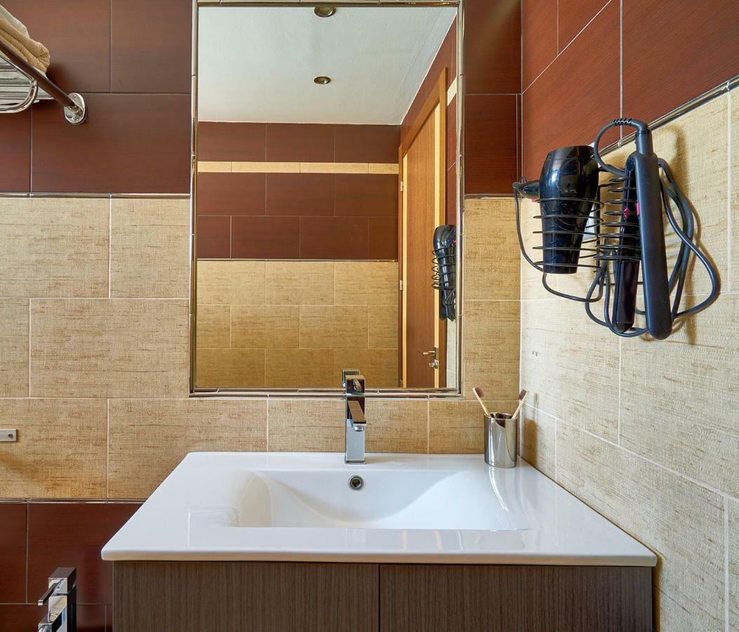 La Macarena Airport Apartment Malaga Exterior photo
