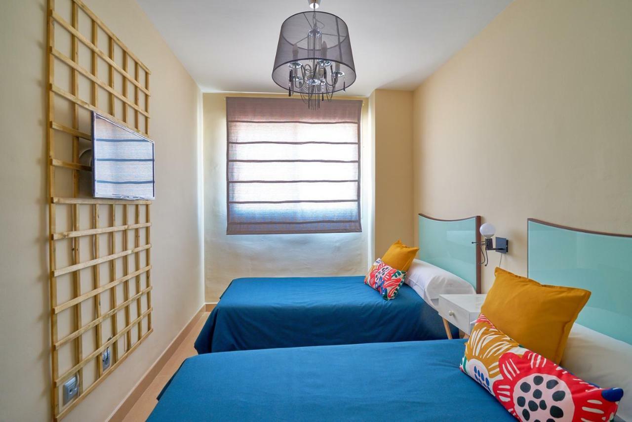 La Macarena Airport Apartment Malaga Exterior photo